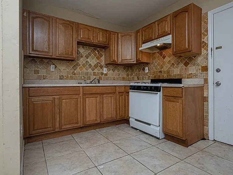 131 Osborne Ter #2F — Photo 1