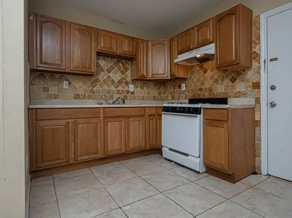 131 Osborne Ter, Newark, NJ