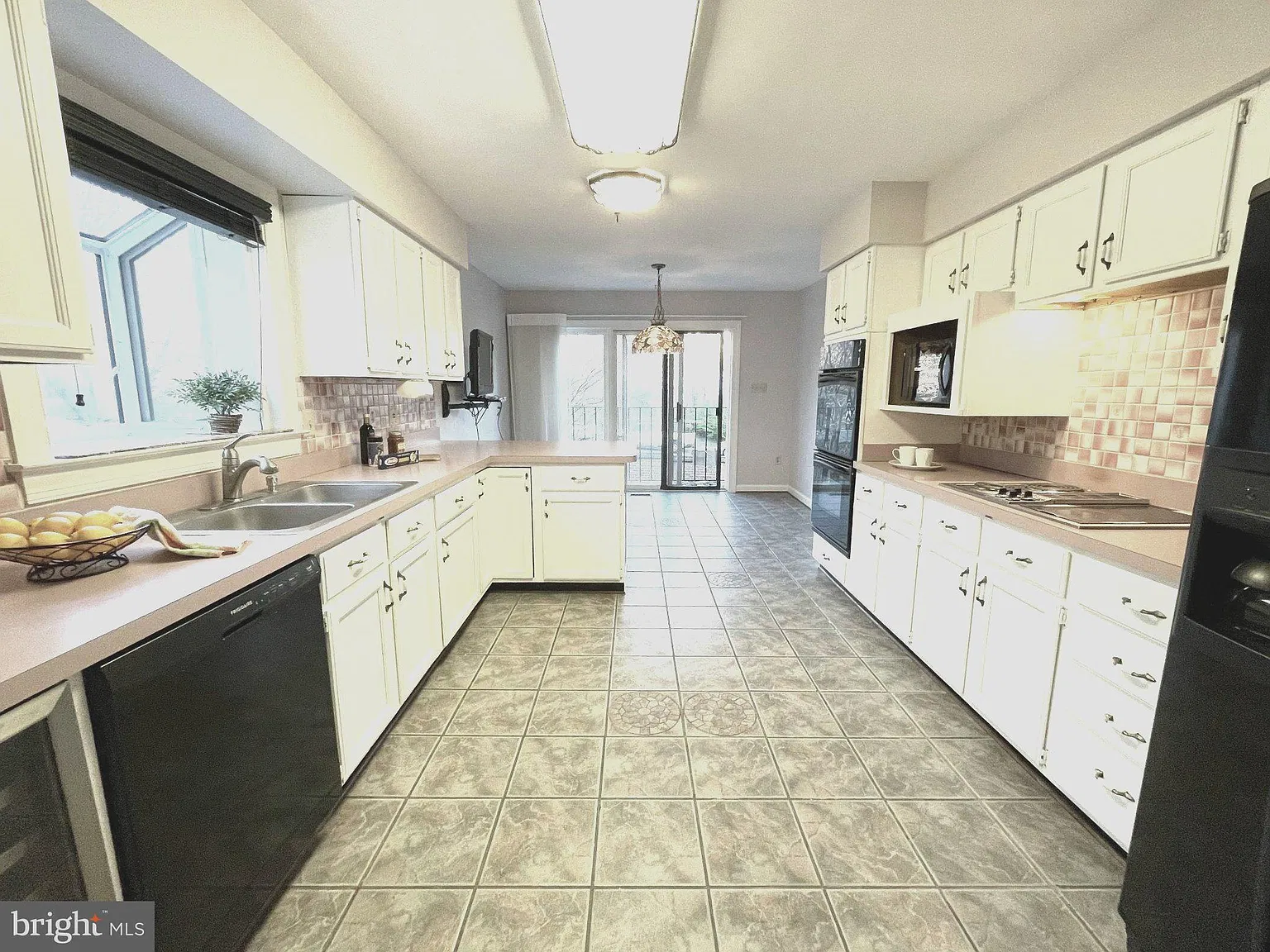 3 bed, 5.0 bath, 3581 sqft, $4,500 — Photo 4