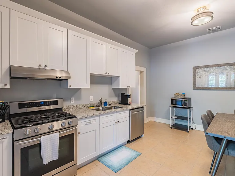 708 Marshall St #B — Photo 9