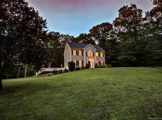 1035 W Lake Ave, Guilford, CT 06437