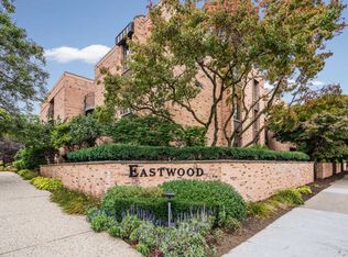 3916 N Oakland Ave UNIT 220, Shorewood, WI