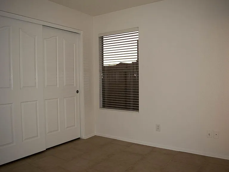 4709 E Abraham Ln — Photo 12