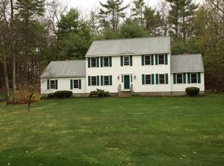 12 White Plains Ave, Londonderry, NH 03053