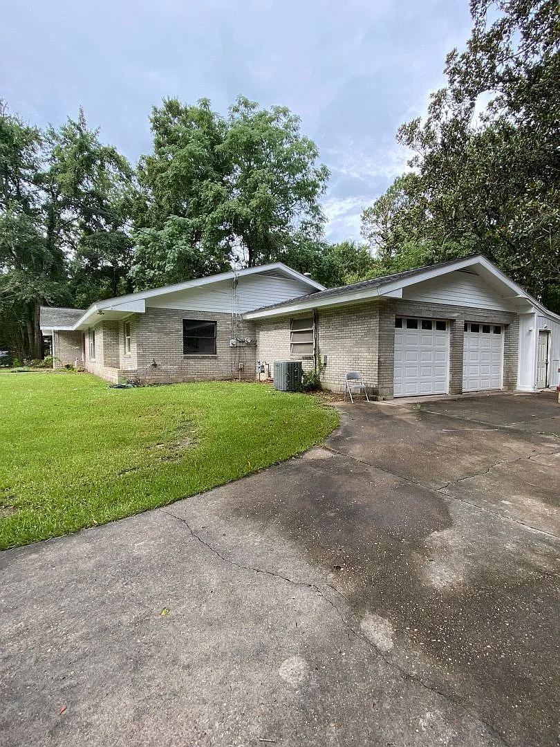 230 Westminster Dr — Photo 1