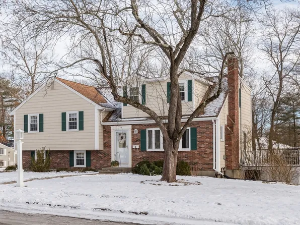 16 Old Coach Rd, Braintree, MA 02184