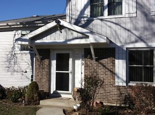 102 Brookwood Ct, Vernon Hills, IL 60061