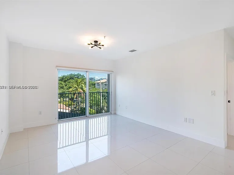 2280 SW 32nd Ave #201 — Photo 13