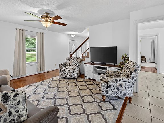 4th image of 455 Ruth Ave