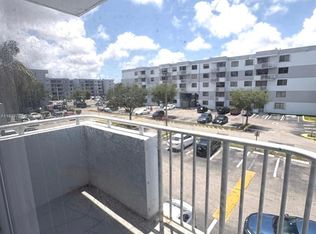 8261 NW 8th St APT 334, Miami, FL 33126