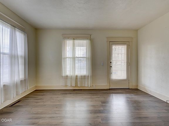 5th image of 537 E Macon St