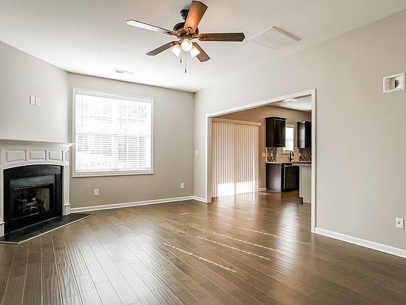 4th image of 332 Chamberlain Dr