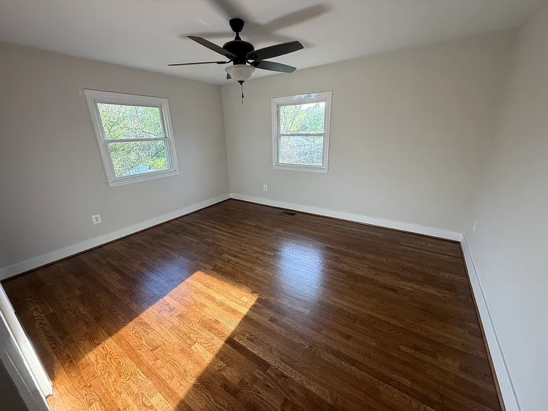 E Poplar Rd — Photo 4