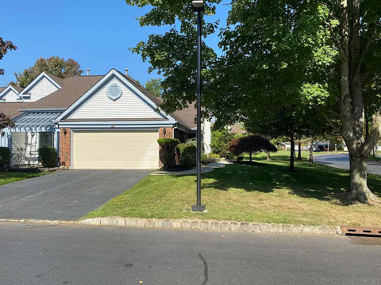 45 Old Orchard Ln — Photo 3