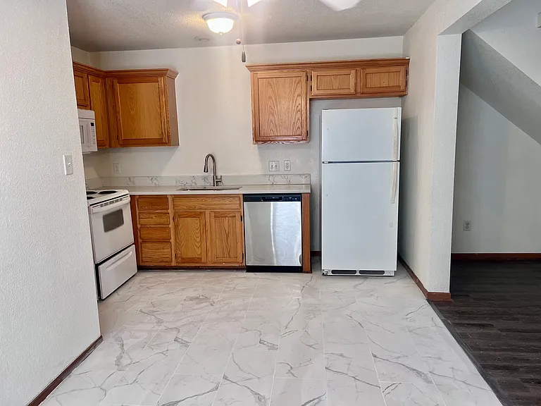 504 SW 6th St — Photo 8