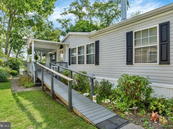 2023 Eshelman St, Middletown, PA 17057