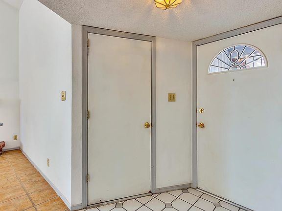 4th image of 949 Chiricahua Dr