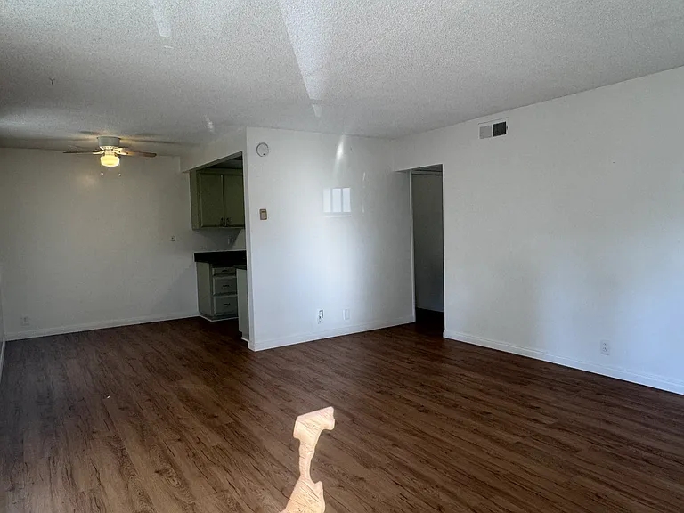 554 Greenbrier Dr #4 — Photo 9