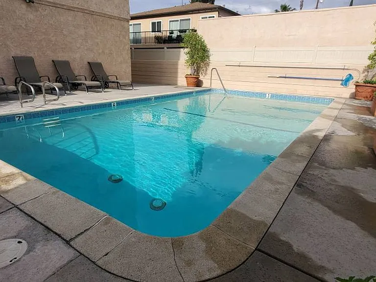 Villa Valencia Apartments — Photo 20