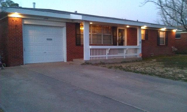 1st image of 1207 Douglas Dr