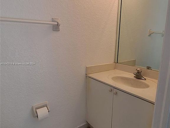 5th image of 647 SW 10th St