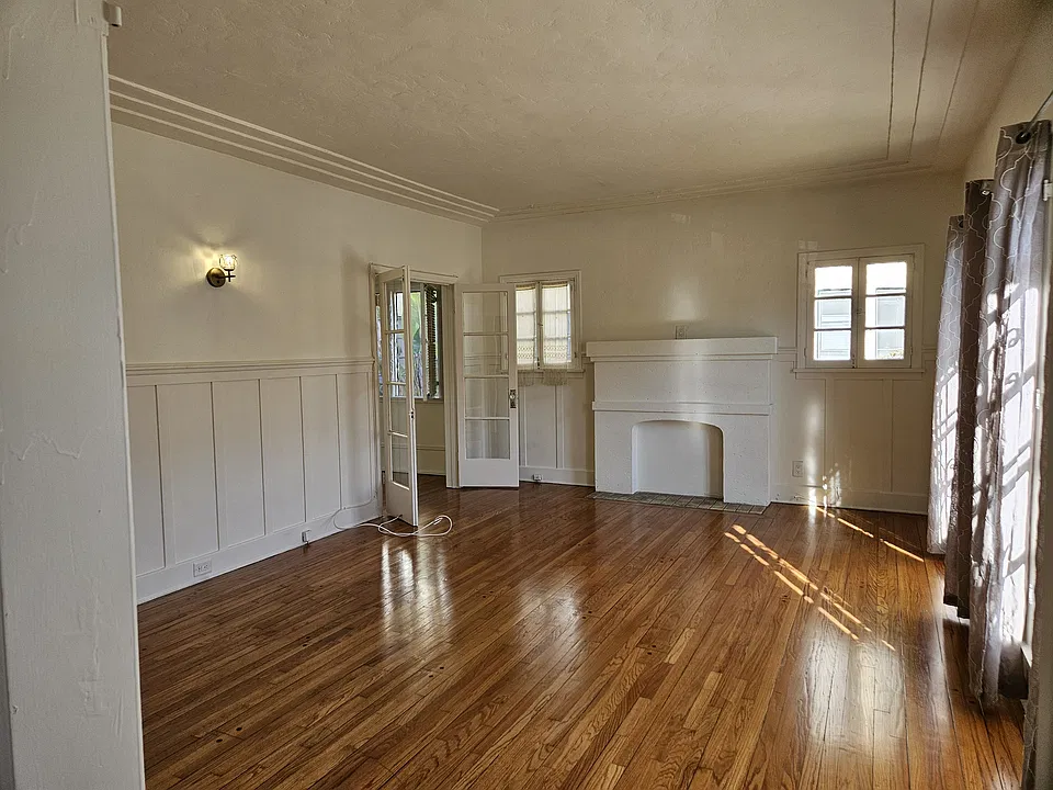115 Sweetzer Ave #101