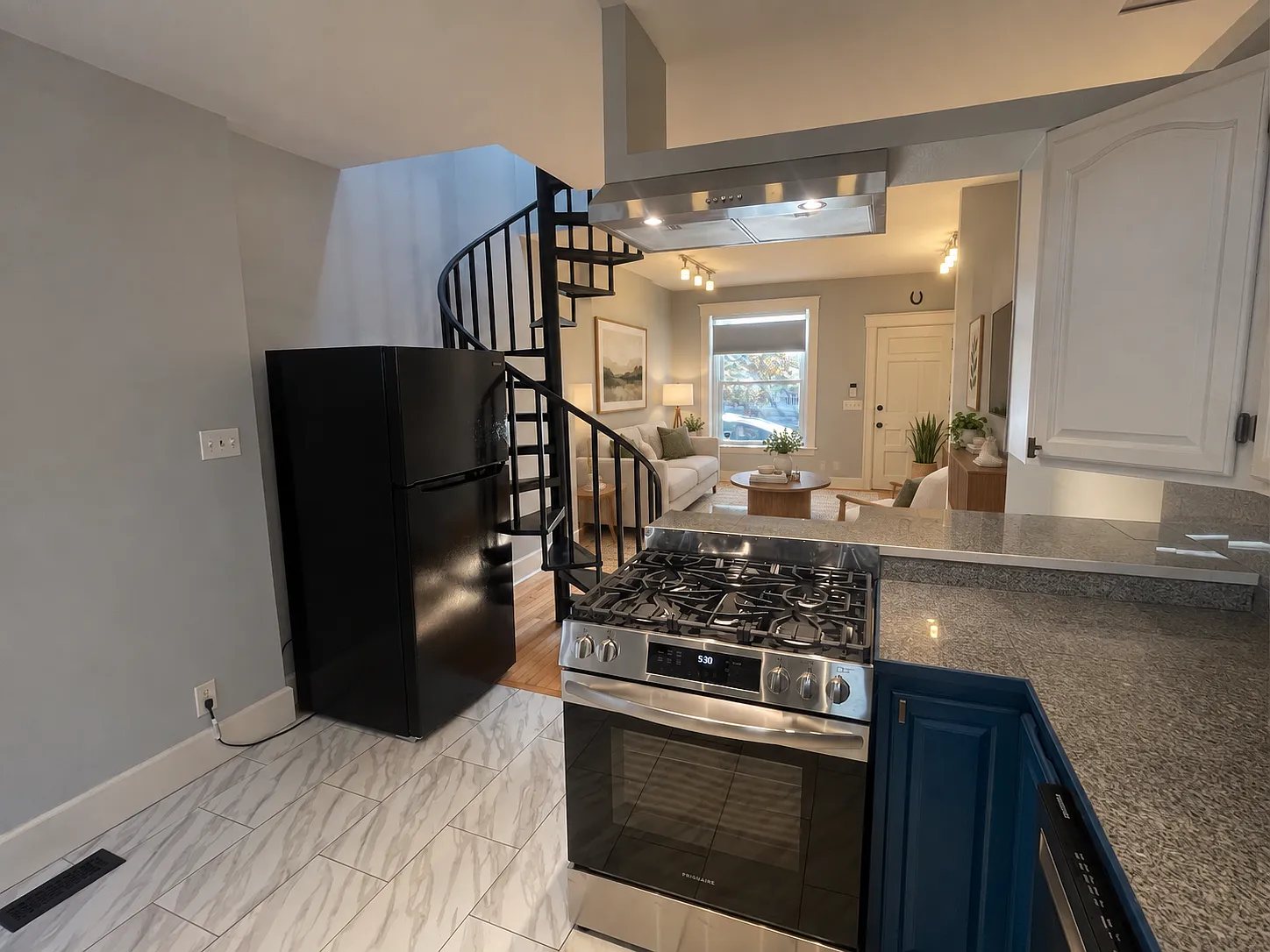 2 bed, 800 sqft, $2,250 — Photo 3