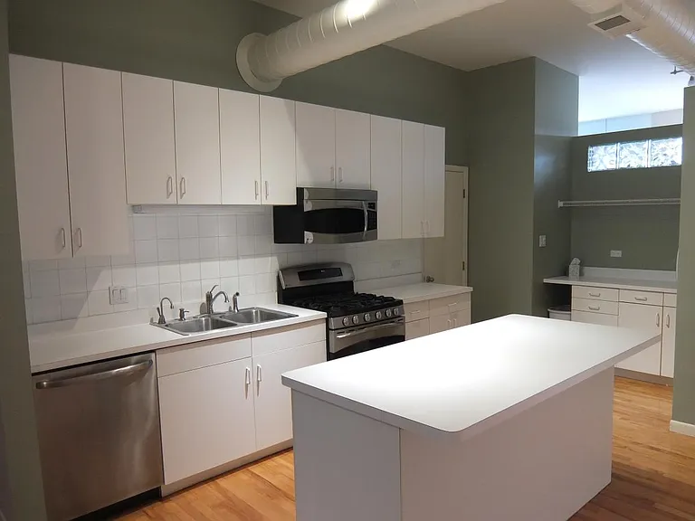 400 N Racine Ave #220 — Photo 3