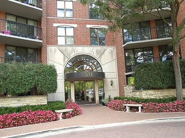 511 Aurora Ave Unit 418, Naperville, IL 60540