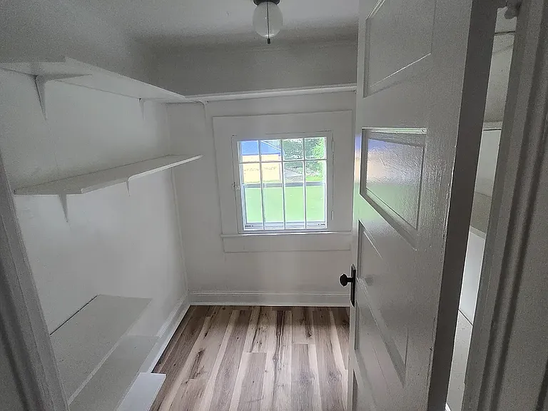 724 Temple Ave — Photo 8