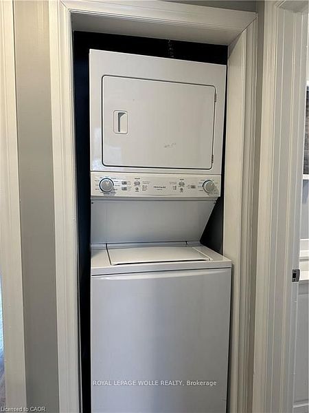 Kitchener House for rent - 2 Bedrooms — photo 7