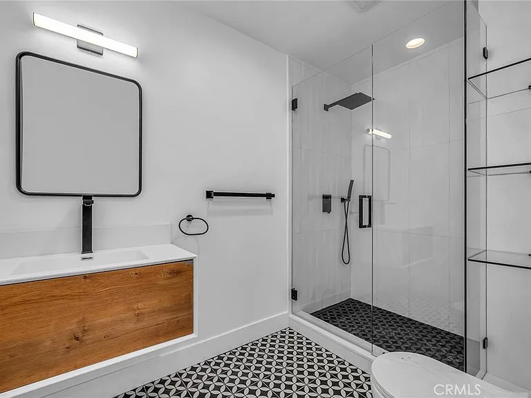 1531 Wellesley Ave — Photo 12