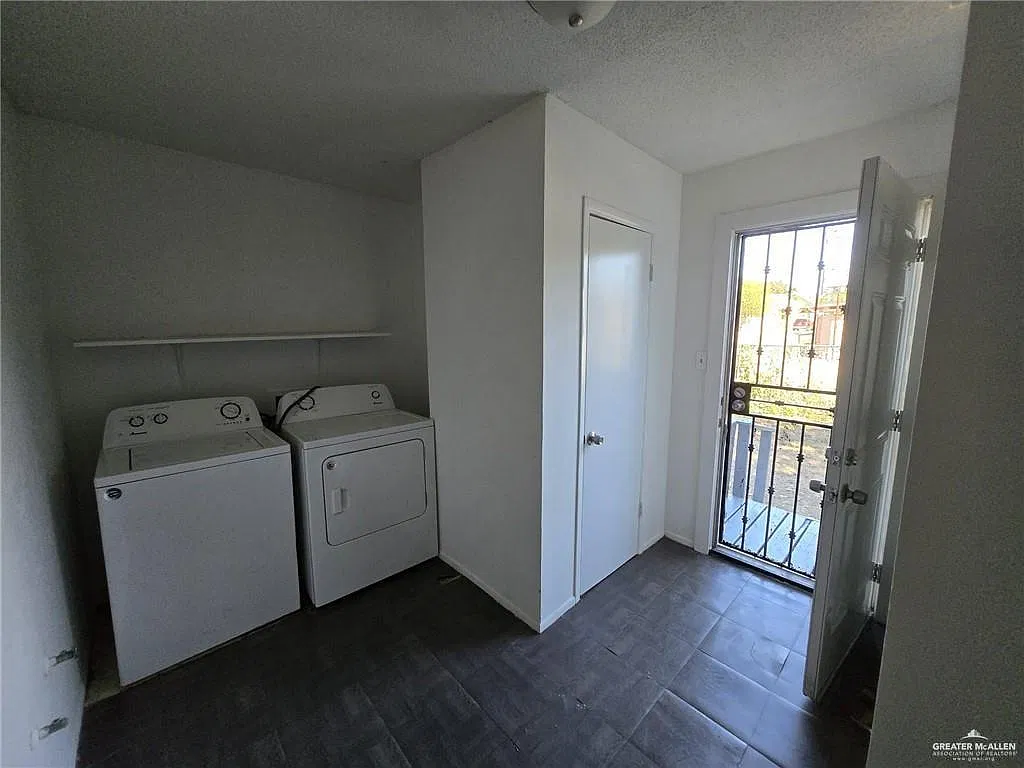 3 bed, 2.0 bath, 1080 sqft, $1,350 — Photo 4