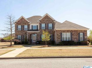 27 Wax Ln, Huntsville, AL 35824