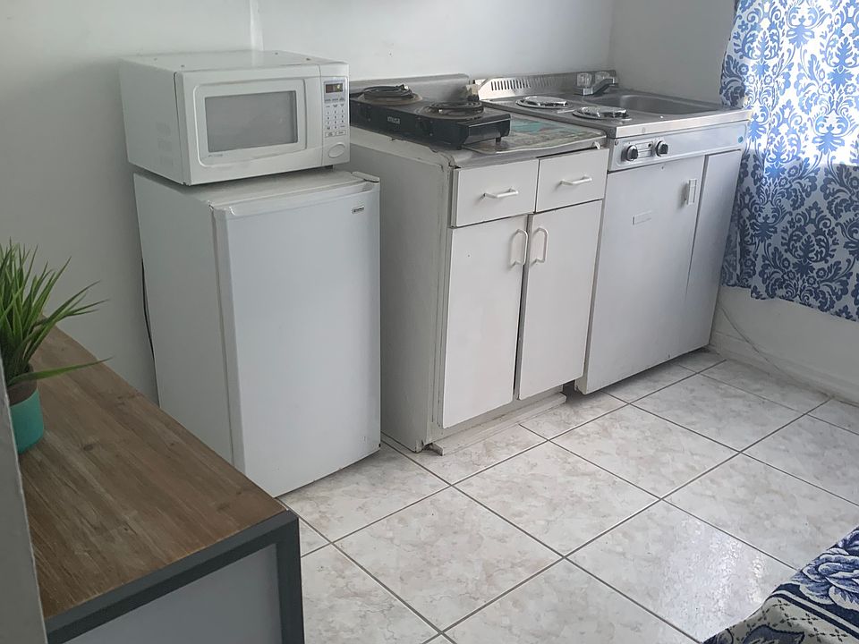 1st image of 2921 SW 36th Ct Floor 2