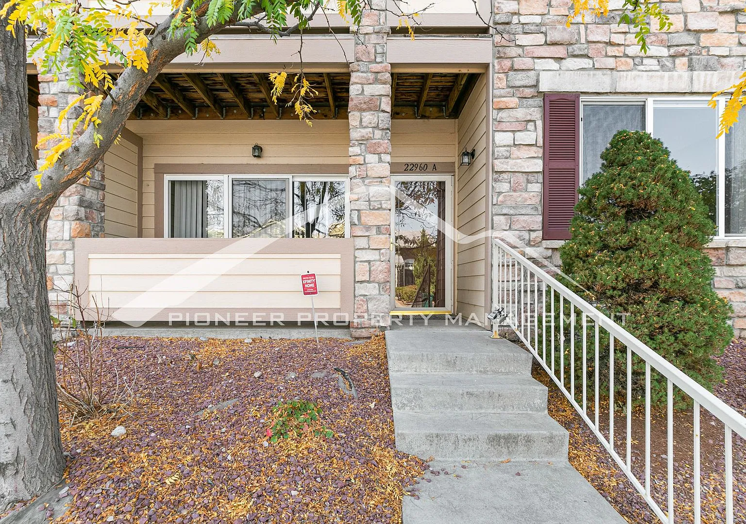 Beautiful First Floor Condo with Open Floor Plan and Central A/C — Photo 2