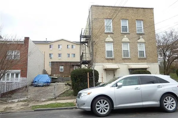 Sold by Houses of New York Realty LLC | media 1