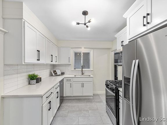 5th image of 717 Everglade Dr SE