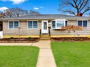 108 Ward St, West Islip, NY 11795