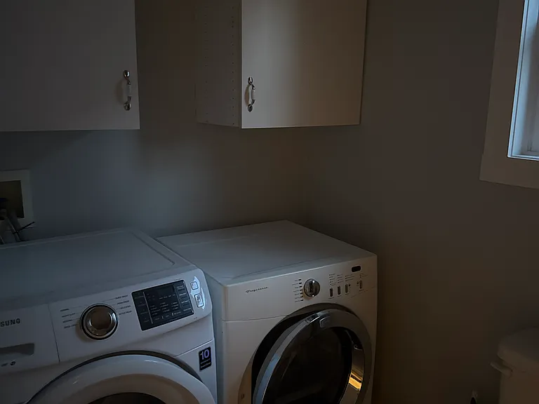 35 E Oneida St — Photo 2