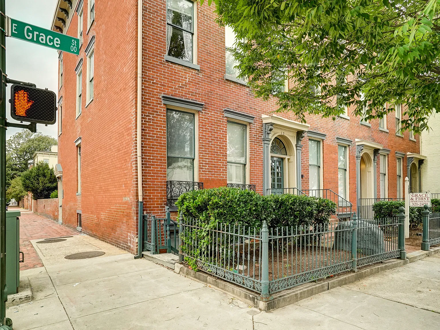 17 E Grace St — Photo 1