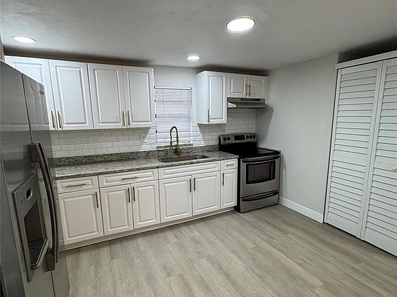 4th image of 8014 N Alaska St