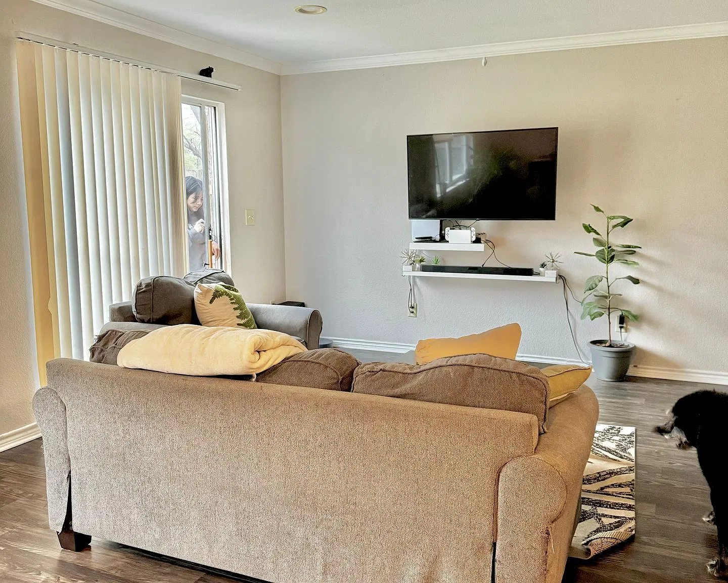 3 bed, 3.5 bath, 1350 sqft, $1,700 — Photo 3