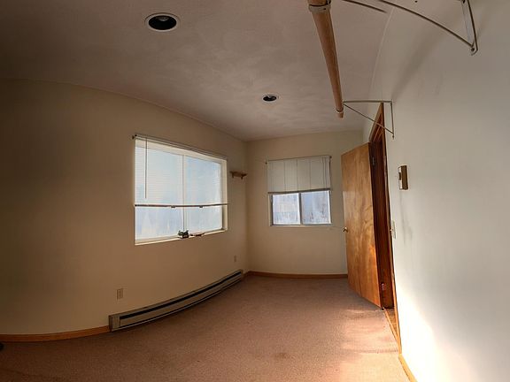 5th image of 15 Willard Ave Floor 2