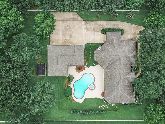 2nd image of 3019 S Saddlebrook Ln
