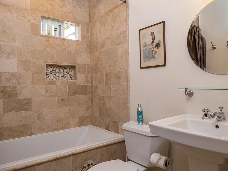 106 W Islay St — Photo 3