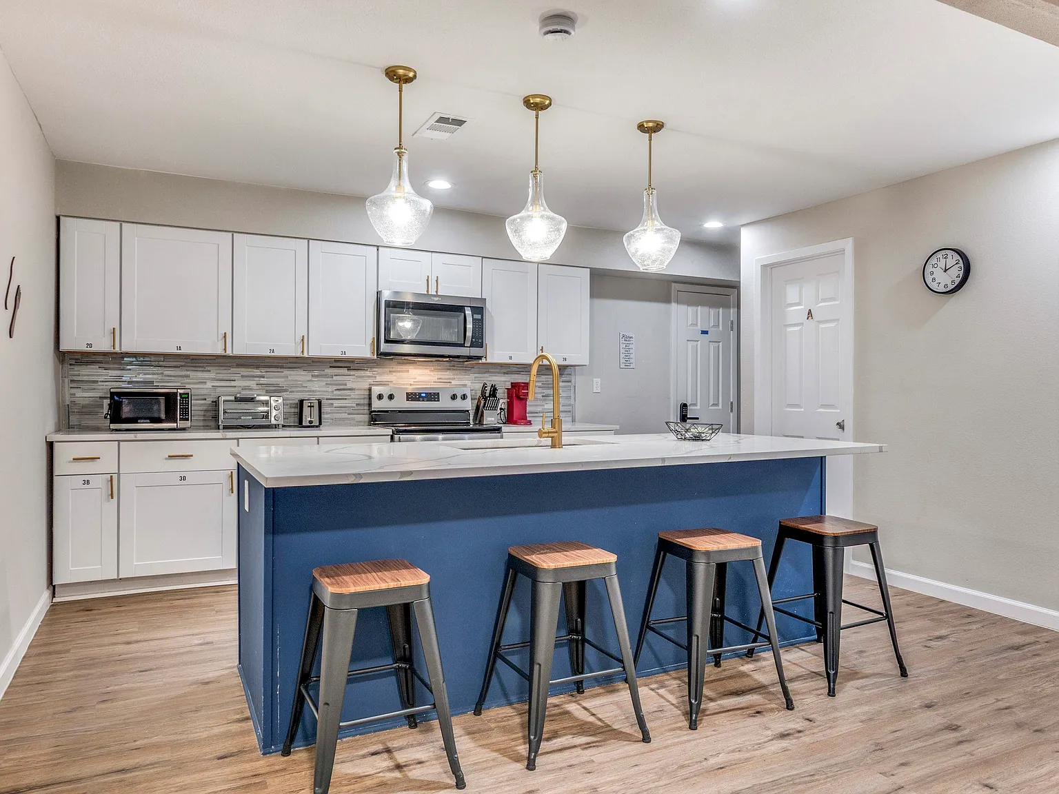 4 bed, 5.0 bath, 3500 sqft, $996 — Photo 4