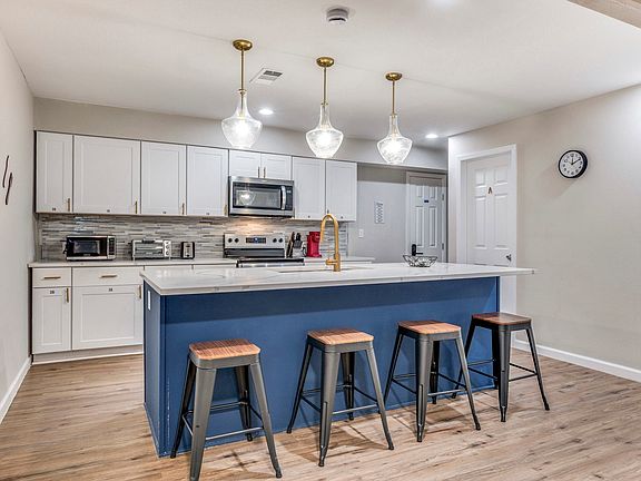 Updated Kitchen with Quart Countertop