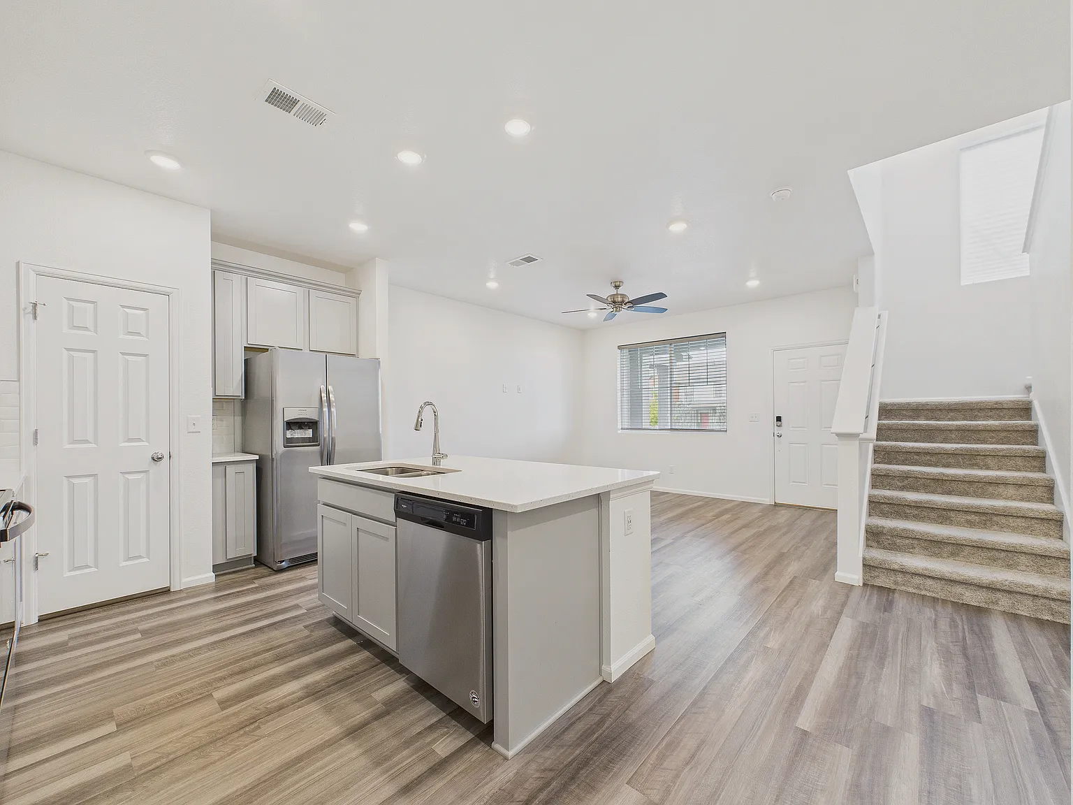 3 bed, 2.5 bath, 1428 sqft, $2,700 — Photo 2