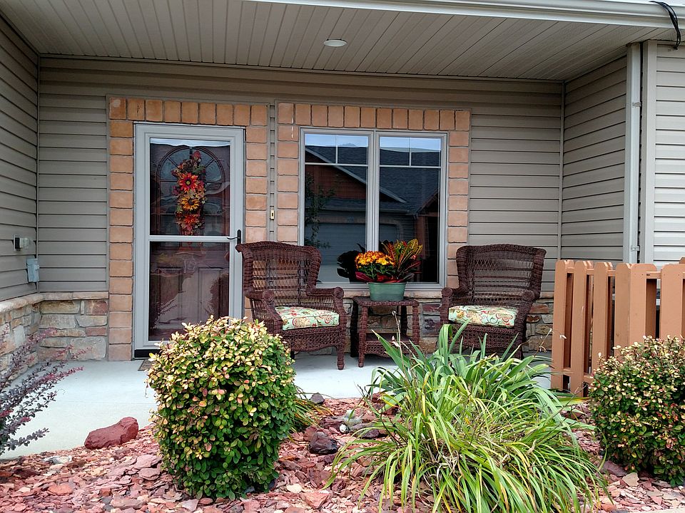 Front entrance - Patio
